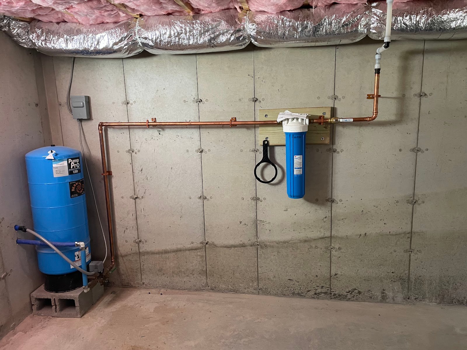 Well pressure tank and whole-house water filter installed by Hometown Plumbing
